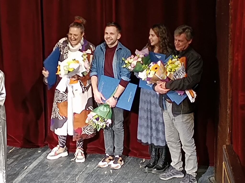 „ПРАДЕВОЈЧИЦА” ЗРЕЊАНИНСКИХ ЛУТКАРА БЕЗ ПРЕМЦА У ВЕЋИНИ КАТЕГОРИЈА НА 54. СУСРЕТУ ПРОФЕСИОНАЛНИХ ПОЗОРИШТА ЛУТАКА СРБИЈЕ У НИШУ 4 уна и пеђа